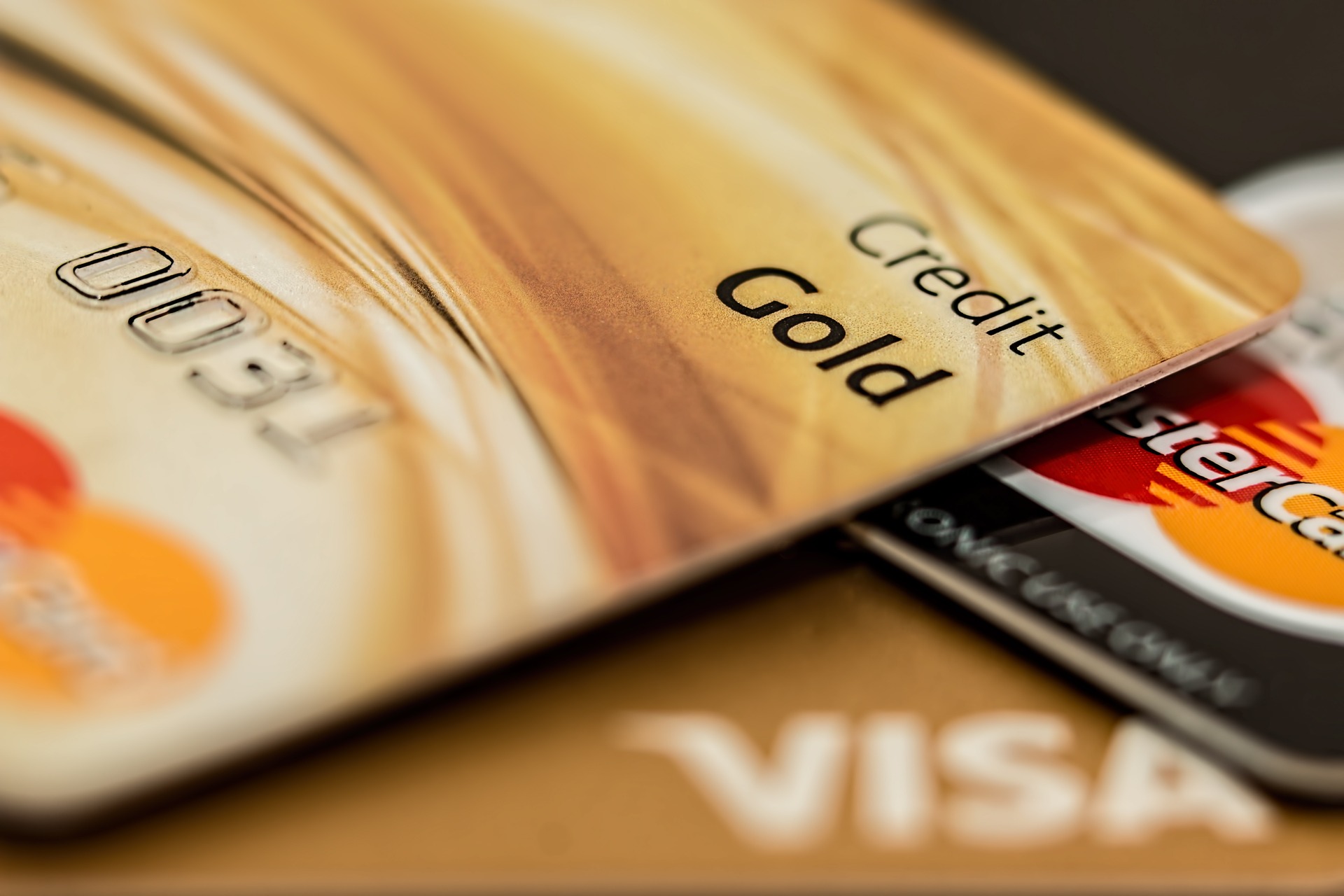 Cartão de crédito vale a pena? Saiba como usar e os cuidados<
