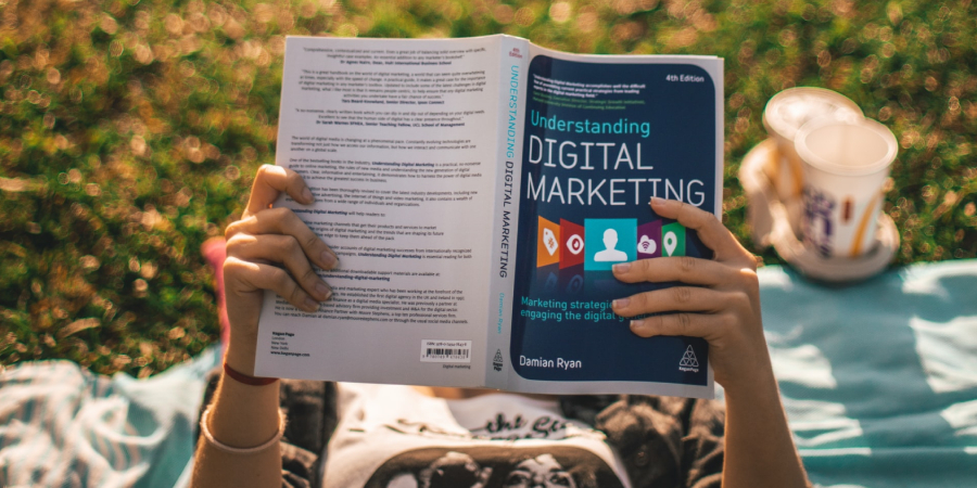 Aprenda a conquistar mais clientes com os 7 melhores livros sobre marketing digital<